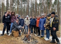 Всех, кто не боится дальних дорог, кто ждёт с нетерпением встречи с солнцем, ветром, костром и палаткой, зовут туристами.