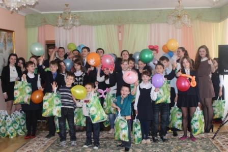 Городской Совет лидеров посетил воспитанников с благотворительной акцией