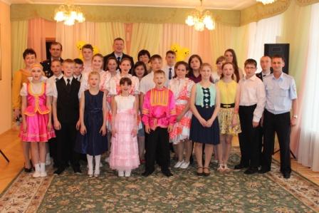 УМВД России по Липецкой области поздравили воспитанников с Днем защиты детей